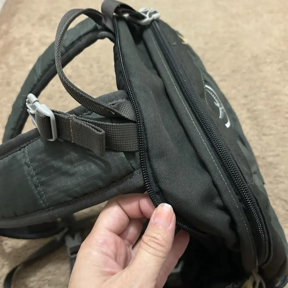 Osprey Farpoint Day Gray Laptop Backpack Daypack Travel Hiking Outdoor Bag